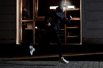 ЧЕРНАЯ ШЛЯПА С USB-СВЕТОДИОДНОЙ ПОДСВЕТКОЙ