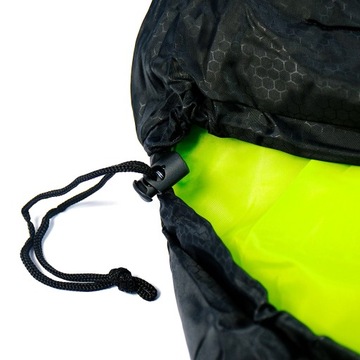 Спальный мешок для мамы темно-синего цвета.