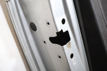 DVEŘE LEVÝ ZADNÍ OPEL CORSA E Z176 HB