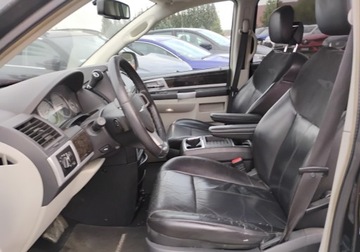 Chrysler Grand Voyager 2.8 CRD 163KM 2010 Chrysler Grand Voyager 2010r, 2.8 DIESEL. AUTOMAT. Uszkodzony tyl. Jezdzi, zdjęcie 8