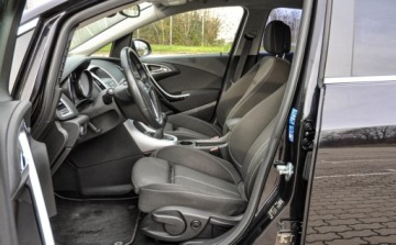 Opel Astra J Hatchback 5d 1.6 Turbo ECOTEC 180KM 2009 Opel Astra 1,6T (180KM) 1.6 Benzyna 180KM, zdjęcie 6