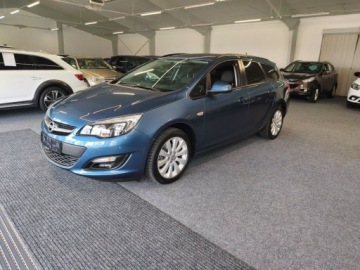 Opel Astra J Sports Tourer Facelifting 1.4 Turbo ECOTEC 140KM 2015 Opel Astra 1.4 turbo, Auto po dużym serwisie