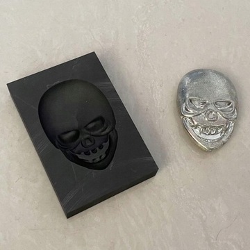 Коррозия трехмерного черепа из золотого слитка