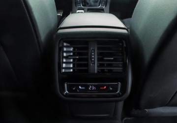 Volkswagen Arteon Fastback Facelifting 2.0 TDI 200KM 2023 Volkswagen Arteon 2.0 TDI 200KM R-LINE DSG Kamera 360 App Connect 2.0 200KM, zdjęcie 17