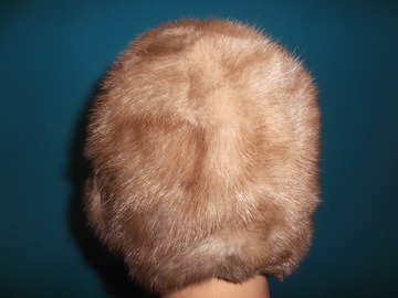 Toczek-czapka naturalne futro norek biszkoptowe 54