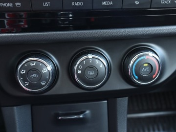 Toyota Corolla XI Sedan 1.33 Dual VVT-i 99KM 2015 Toyota Corolla 1.3 Dual VVT-i, Salon Polska, Klima, zdjęcie 12