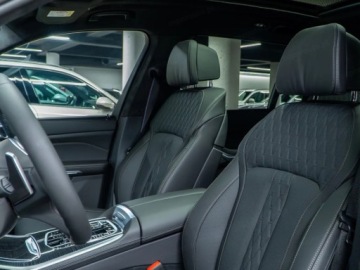 BMW X7 SUV Facelifting 3.0 40d 352KM 2026 xDrive40d Individual Edition 3.0 (352 KM)| Hak holowniczy, elektryczny, zdjęcie 6
