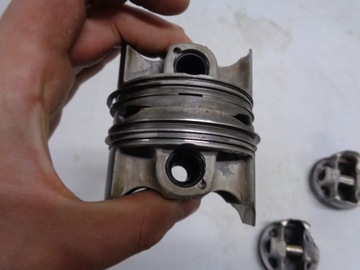 HONDA CBR 929 SC44 Tłoki Pierścienie