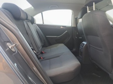 Volkswagen Jetta VI Sedan Facelifting 1.4 TSI 125KM 2017 Volkswagen Jetta Climatronic 2-strefowy Tempomat Czujniki parkowania Bluet, zdjęcie 26