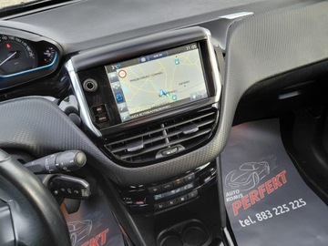 Peugeot 2008 I SUV Facelifting 1.2 PureTech 110KM 2016 Peugeot 2008 Lift Navi Klimatronik Sensor PDC Alu Serwis 1.2 Benzyna 110KM, zdjęcie 19