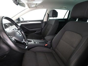 Volkswagen Passat B8 Variant 2.0 TDI BlueMotion SCR 150KM 2016 Volkswagen Passat Comfortline BlueMotion 150KM, zdjęcie 12