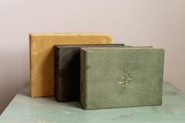 Коробка для фотографий 13х18, бархатный штамп, хрустальная флешка