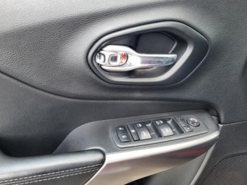 Jeep Cherokee V 2018 Jeep CHEROKEE LATITUDE PLUS * 2,4l benzyna 184KM * Przebieg:94, 709km, zdjęcie 7