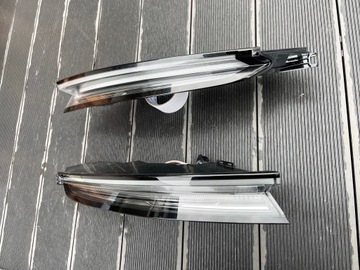 KOMPLET ZADNÍ PRAVÁ / LEVÝ PORSCHE TAYCAN 9J1 9JA945096A 9JA945095A