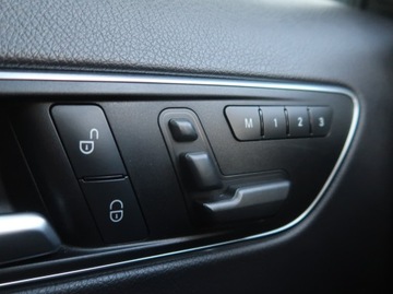 Mercedes GLA I Off-roader 2.1 220 CDI 170KM 2014 Mercedes GLA GLA 220 CDI 4MATIC, 167 KM, 4X4, zdjęcie 19