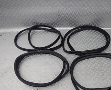 Уплотнитель двери универсала Peugeot 207 SW