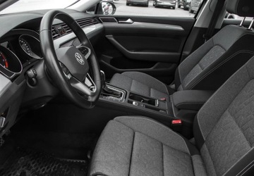 Volkswagen Passat B8 Variant Facelifting 1.5 TSI EVO 150KM 2023 Volkswagen Passat 1.5 TSI EVO Business DSG, podgrzewane fotele, kamera cof, zdjęcie 9