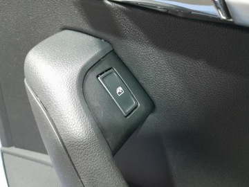 SKODA OCTAVIA III LIFT HB ОБИВКА БОКОВОЙ ДВЕРИ ЗАДНЯЯ ПРАВАЯ 5E5867024BG