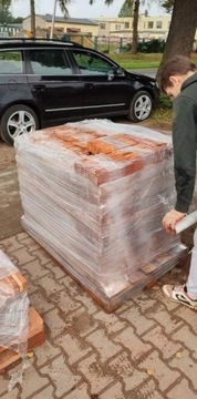Плитка с лицевой стороной из красного кирпича и полосами из кирпича