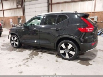 Volvo XC40 Crossover 2.0 T5 247KM 2020 Volvo XC 40 T5 Momentum 2020 2.0 Benzyna 248KM, zdjęcie 3