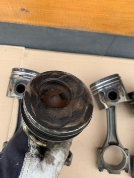 ШАТУН ПОРШНЯ 1.9 TDI 105KM BXE BKC BJB TOURAN GOLF V PASSAT B6 038G