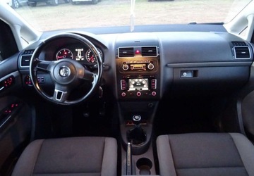 Volkswagen Touran II 2011 Volkswagen Touran 1.6tdi,7 osob,klima,dwa kluczyki,oplacony gotowy do reje, zdjęcie 5