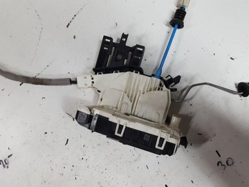 MERCEDES B W246 10R- ZÁMEK DVEŘE LEVÝ ZADNÍ 8 PIN