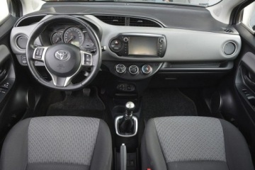Toyota Yaris III Hatchback 5d Facelifting 1.33 Dual VVT-i 99KM 2015 Toyota Yaris 1.33 Benzyna nawi hak kamera cofania, zdjęcie 16