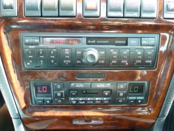 Audi A8 D2 Sedan 3.7 230KM 1996 Audi A8 AUTOMATSKORYKLIMATYZACJAXENONY 3.7 Benzyna 230KM, zdjęcie 18