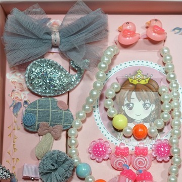 Набор резинок для волос в подарочной упаковке.