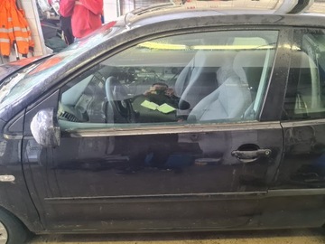 DVEŘE LEVÉ PŘEDNÍ KOMPLETNÍ VW POLO IV 9N 3D KÓD LAK LC9Z