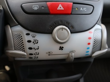 Citroen C1 I Hatchback 3d Facelifting 1.0 i 68KM 2011 Citroen C1 1.0, Klima, zdjęcie 11