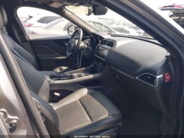 Jaguar E-Pace 2019 Jaguar E-Pace 25T premium 2.0 Benzyna 247KM, zdjęcie 9