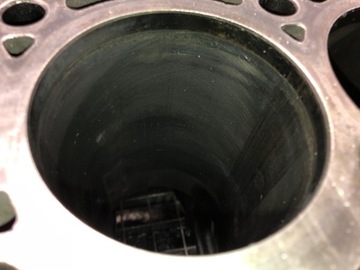 BLOK MOTORU VW PASSAT B6 1.9 105KM 038021CC 05-10