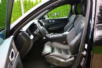 Volvo XC60 II 2023 Volvo XC 60 B4 197KM AWD PLUS DARK 100 Bezwypadkowy ASO 69 TKM PERFEKT AUTO, zdjęcie 14