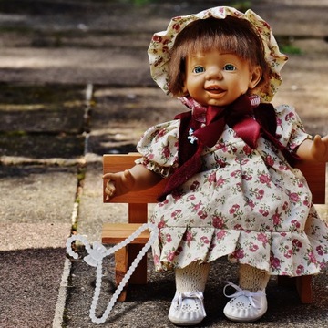 MINIATUROWY WIESZAK NA UBRANIA DO PRZECHOWYWANIA UBRAŃ DLA LAL