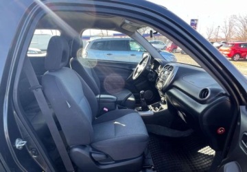 Toyota RAV4 II 2.0 i 16V 150KM 2005 Toyota RAV4 2.0VVT-i 150KM 4x4 Klimatronik Radio CD Stan Bdb OPLACONY 2.0, zdjęcie 17