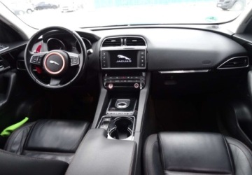 Jaguar F-Pace SUV 3.0 TDV6 300KM 2016 Jaguar F-Pace Jaguar F-Pace 3.0 TDV6 AWD 300 Sport 3.0 Diesel 300KM, zdjęcie 18