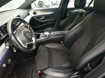 Mercedes Klasa E W213 Limuzyna 2.0 220d 194KM 2018 Mercedes E 220 salon, I wł, bezwyp. AMG Line, zdjęcie 7