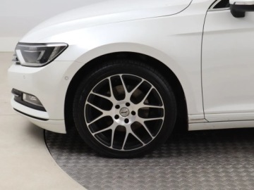 Volkswagen Passat B8 Variant 2.0 TDI BlueMotion SCR 150KM 2018 VW Passat 2.0 TDI, Navi, Klima, Klimatronic, zdjęcie 14