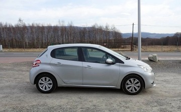 Peugeot 208 I Hatchback 3d 1.2 VTI 82KM 2013 Peugeot 208 1.2 VTI 82KM Klimatyzacja Tablet Nierowna praca silnika Pali J, zdjęcie 3