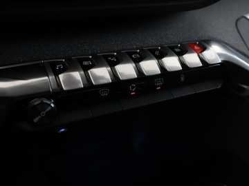 Peugeot 3008 II Crossover 1.2 PureTech 130KM 2018 Peugeot 3008 virtual cocpit navi półskóra, zdjęcie 29