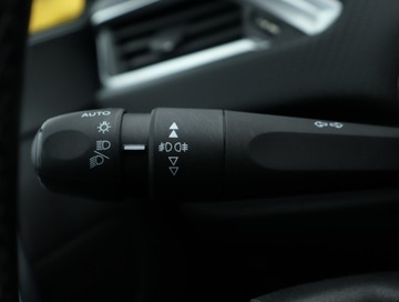 Peugeot 2008 I SUV Facelifting 1.2 PureTech 130KM 2018 Peugeot 2008 1.2 PureTech, Salon Polska, zdjęcie 16