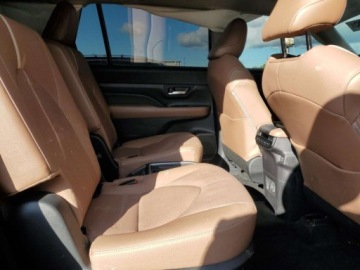 Toyota 2024 Toyota Grand Highlander 2024 r., 2,4L XLE 2.4 Benzyna 262KM, zdjęcie 10