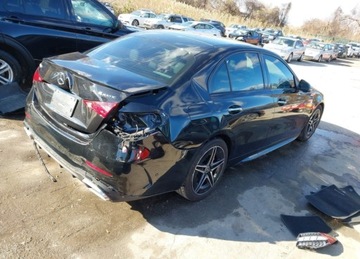 Mercedes Klasa C W206 Limuzyna 2.0 300 258KM 2024 Mercedes-Benz Klasa C 2024r., C 300, 2L, od ubezpieczalni 2.0 Benzyna 259KM, zdjęcie 4