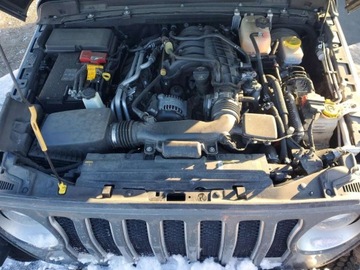 Jeep Wrangler IV 2022 Jeep Wrangler Unlimited Sahara 2022 3.6 Benzyna 285KM, zdjęcie 6