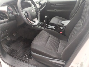 Toyota Hilux VIII Pojedyncza kabina Facelifting 2.4 D-4D 150KM 2023 Toyota Hilux 2.4 D-4D Double Cab DLX 4x4 2.4 D4D D, zdjęcie 9