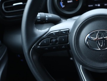 Toyota Yaris IV Hatchback 1.5 Dynamic Force 125KM 2023 Toyota Yaris 1.5 VVT-i, Salon Polska, zdjęcie 18