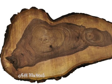 Срез древесины грецкого ореха 77x41x6 см, большой выбор смолы