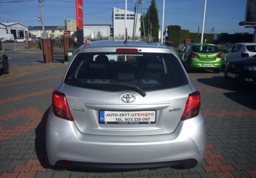 Toyota Yaris III Hatchback 5d Facelifting 1.33 Dual VVT-i 99KM 2015 Toyota Yaris Toyota Yaris III Salon PL 1.3 Benzyna 99KM, zdjęcie 6